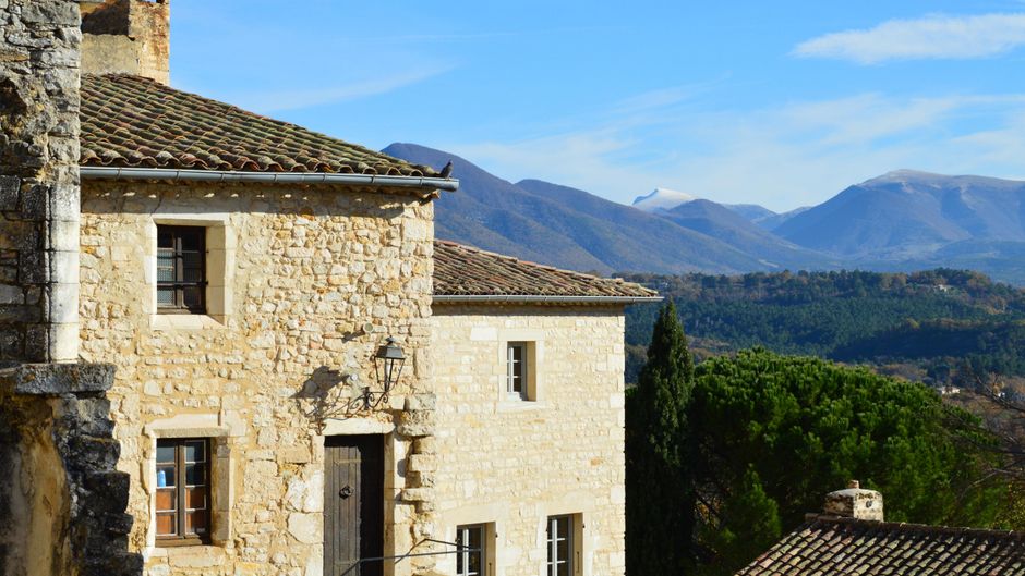 Maisons en pierre du Gard, propriété et indivision défendues par un avocat en droit des biens
